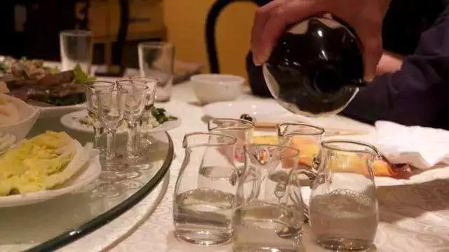 白酒帶點(diǎn)苦味是好酒嗎？白酒有苦味是怎么回事？