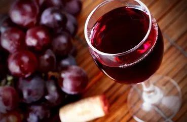 高血脂可以喝紅酒嗎?高血脂喝紅酒好嗎？