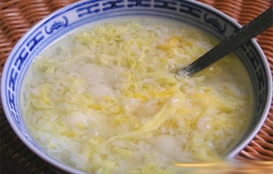 蛋酒的營養(yǎng)價值，蛋酒的功效與作用及做法
