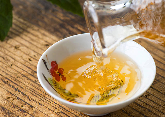 枇杷酒的制作方法，怎么吃好