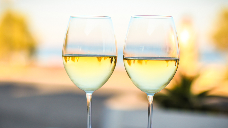 女人可以喝白葡萄酒嗎？白葡萄酒女人喝好嗎？