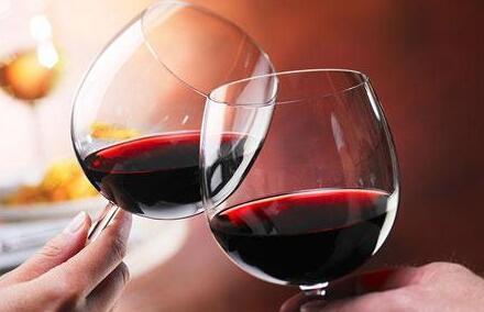 干紅葡萄酒應(yīng)該怎么喝？干紅葡萄酒搭配什么好？