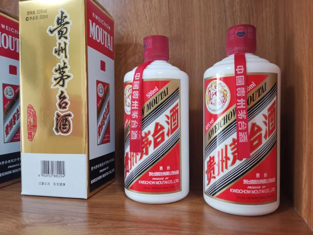 茅臺(tái)酒瓶上的“紅飄帶”，暗藏五個(gè)秘密