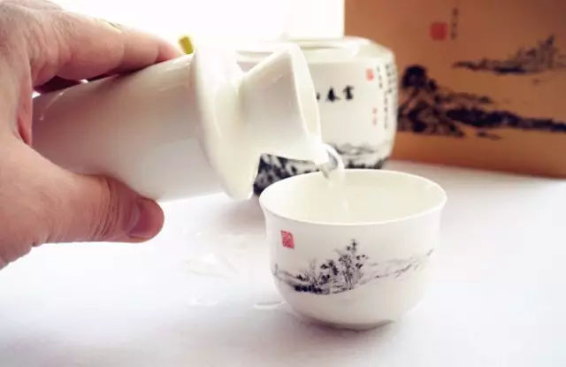 喝酒頭痛的原因是什么？哪種白酒喝了不上頭？